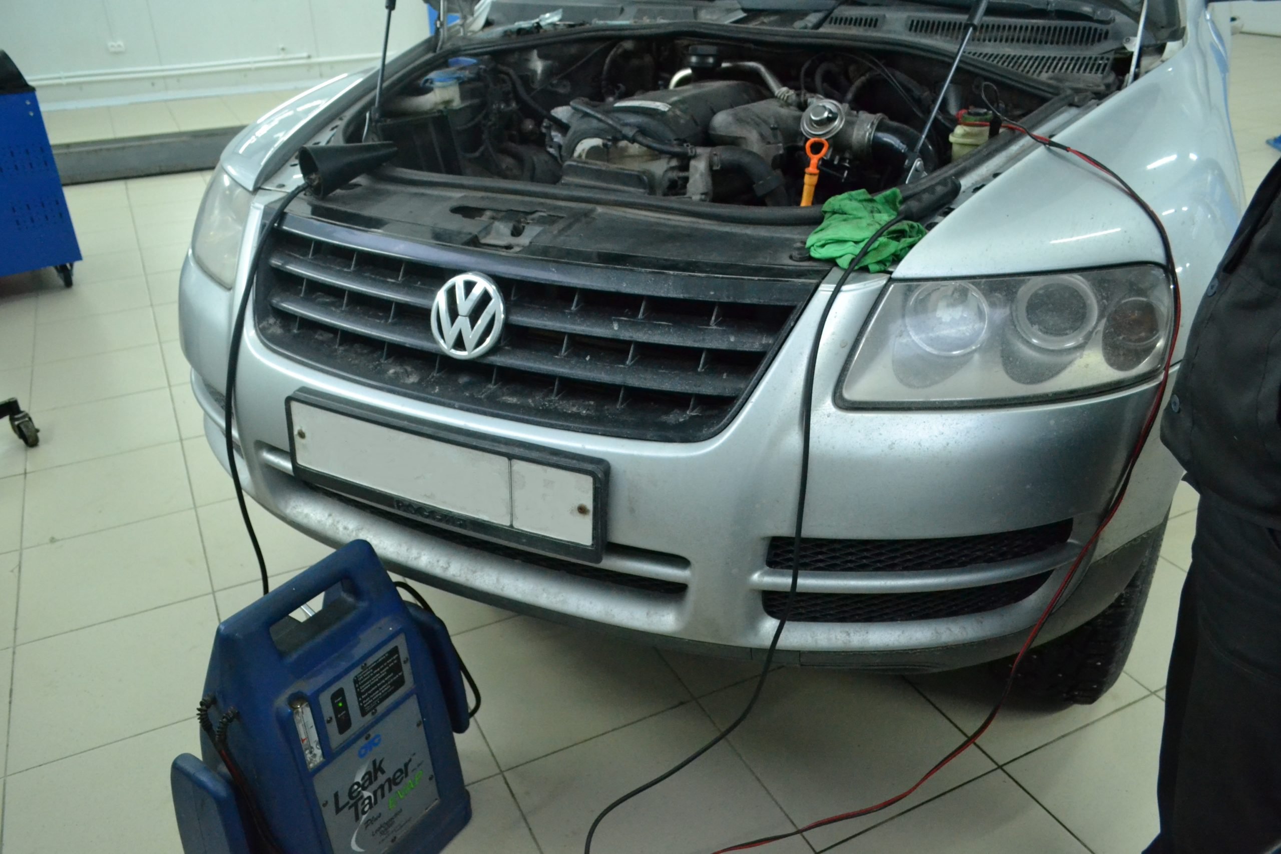 Проверка герметичности впускного тракта Volkswagen Touareg