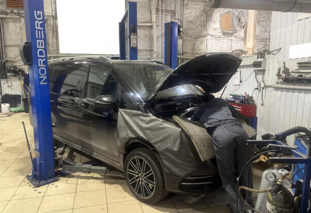 Мерседес в автосервисе